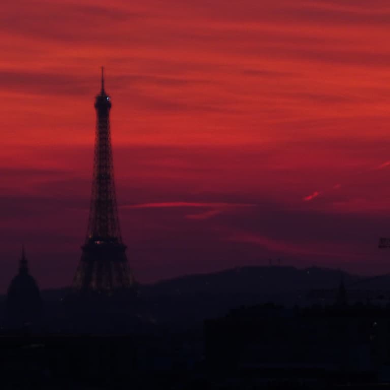 Paris voit rouge