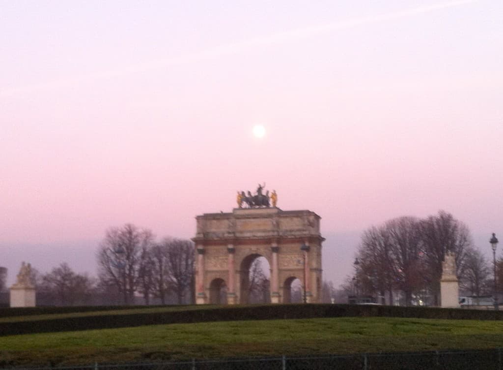 Pleine lune à l'aurore