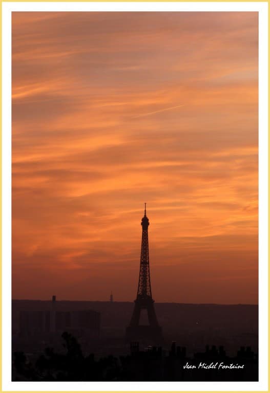 soleil couchant sur la Tour Eiffel