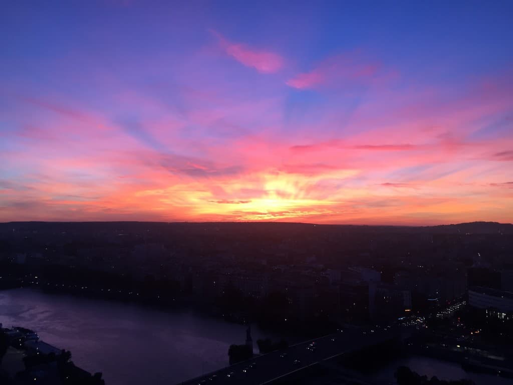 Superbe ciel rosé sur l'Ile-de-France