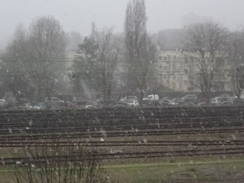 tiens il neige
