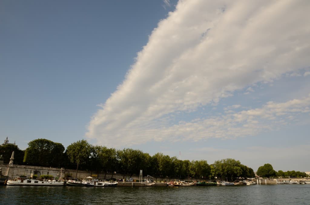 Trainée nuageuse au dessus de la Seine