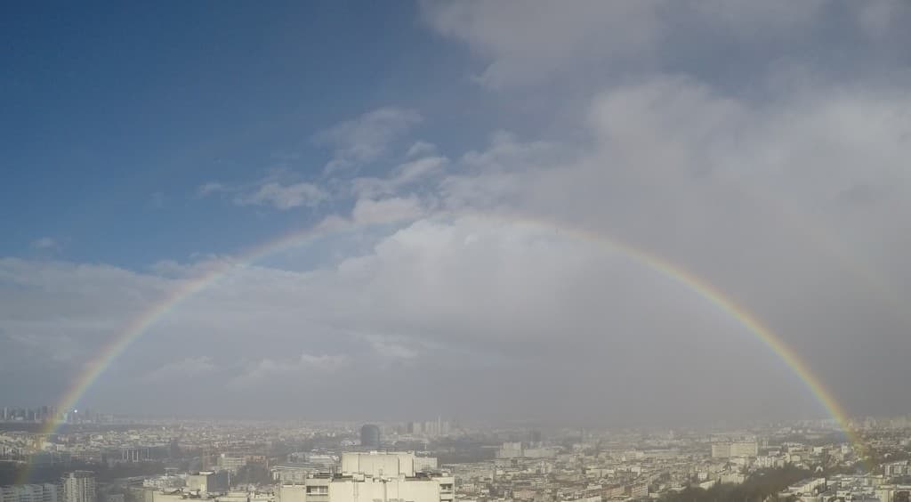 Arc-en-ciel sur Paris