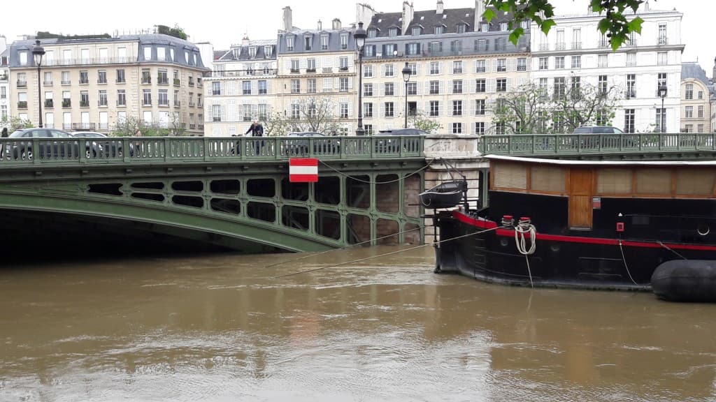 Au Pont de Sully