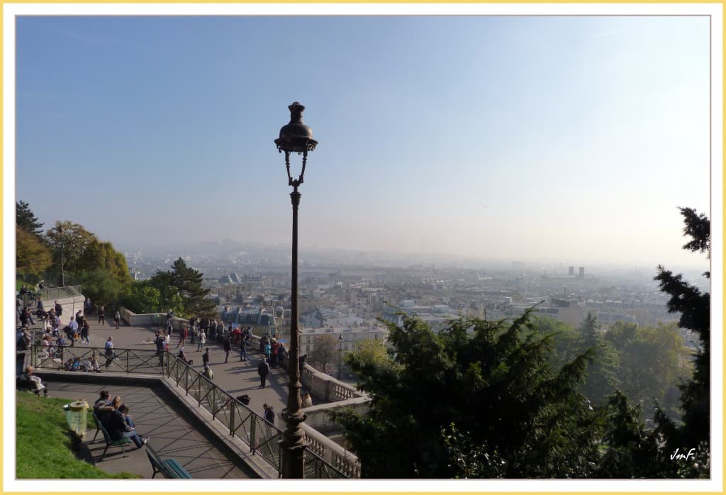 brume lumineuse sur la Capitale