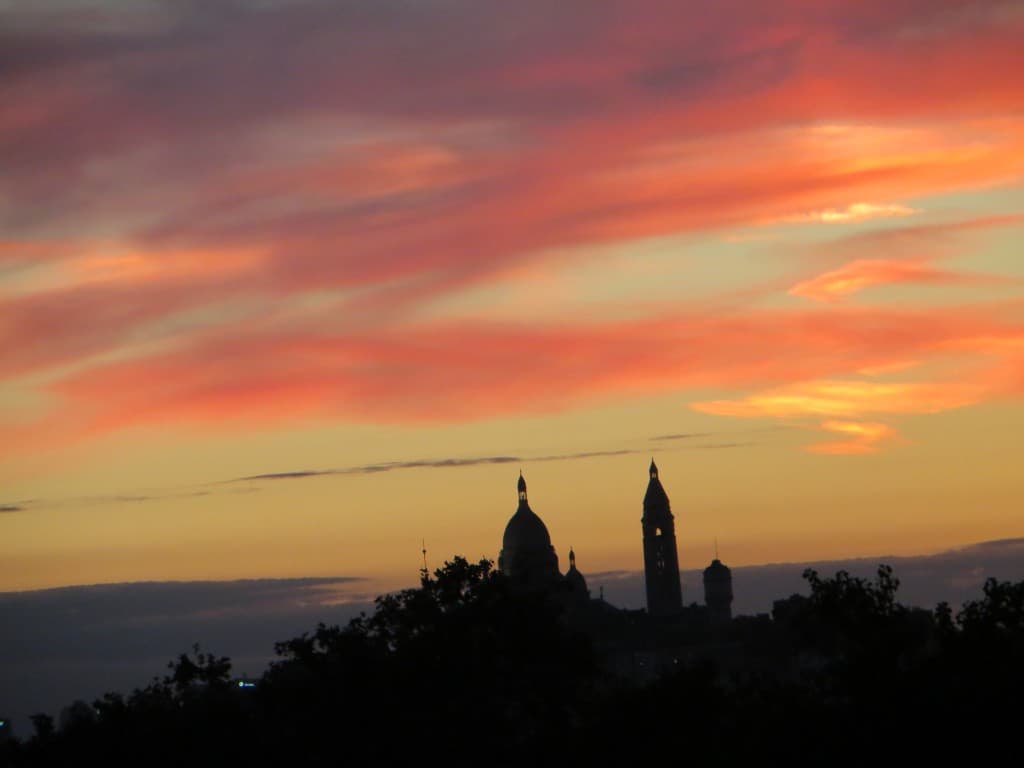 ce soir les nuages autour le sacre coeur