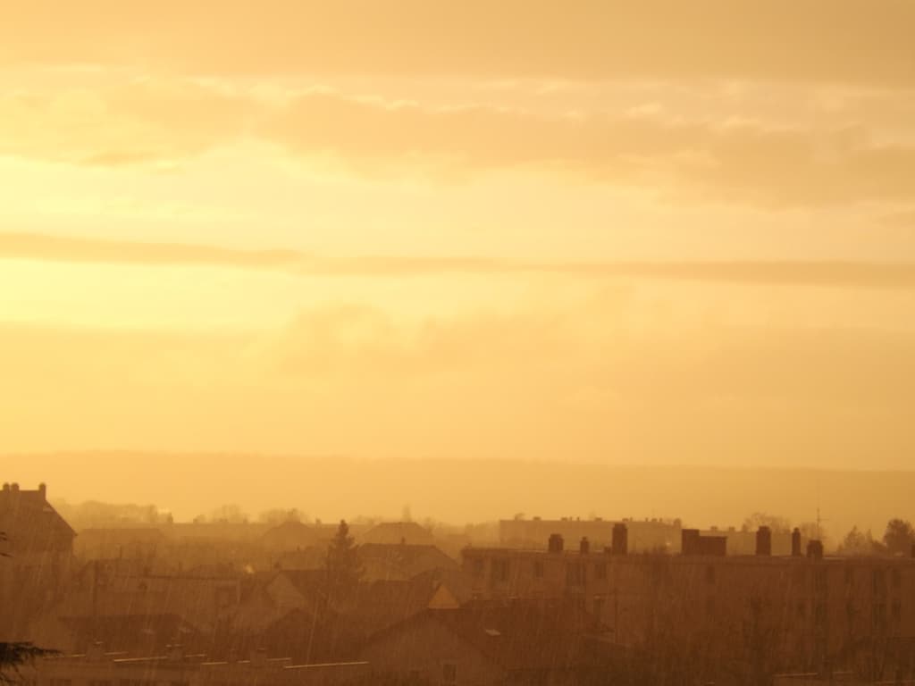Couleur sepia, il pleut