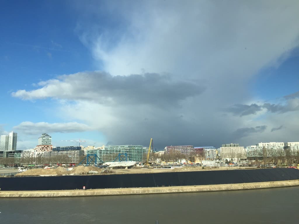 Grosse averse sur La Défense