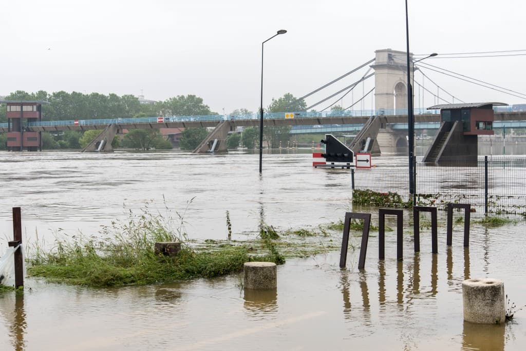 L'écluse et le pont suspendu