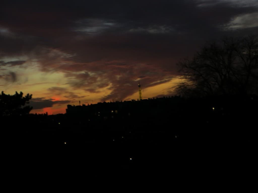 la nuit tombe sur Paris
