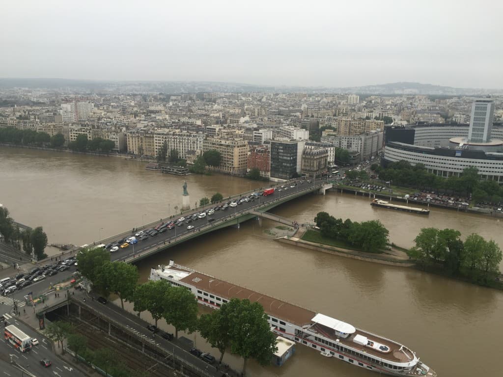 Le niveau de la Seine continue de monter 