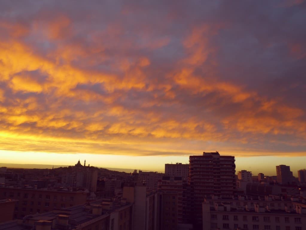 Les feux de l'ouest vers 17h40.