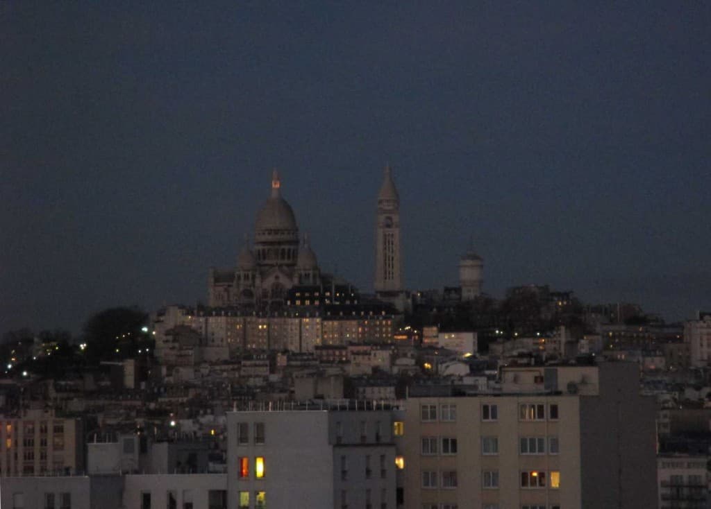 Montmartre dans le matin bleu