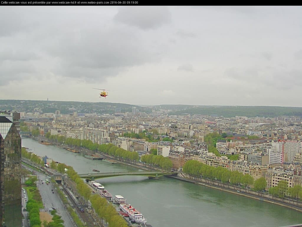 Nuages sur Paris (et hélicoptère)