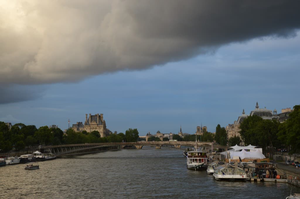 PARIS - NUAGE AU-DESSUS DE LA SEINE (MLH)