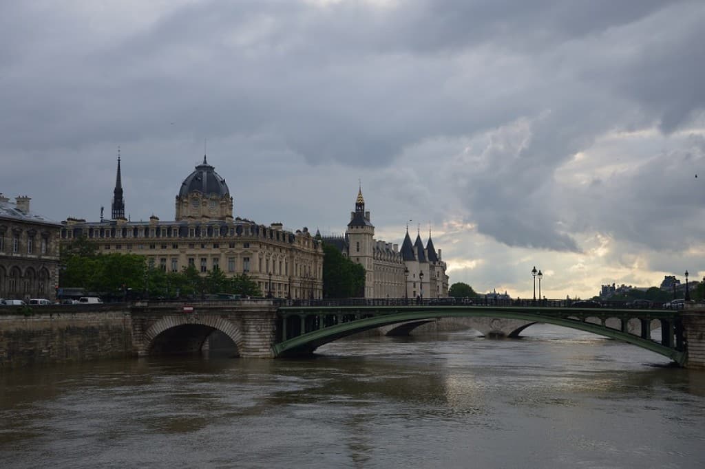 PARIS - PONT NOTRE-DAME (MLH)