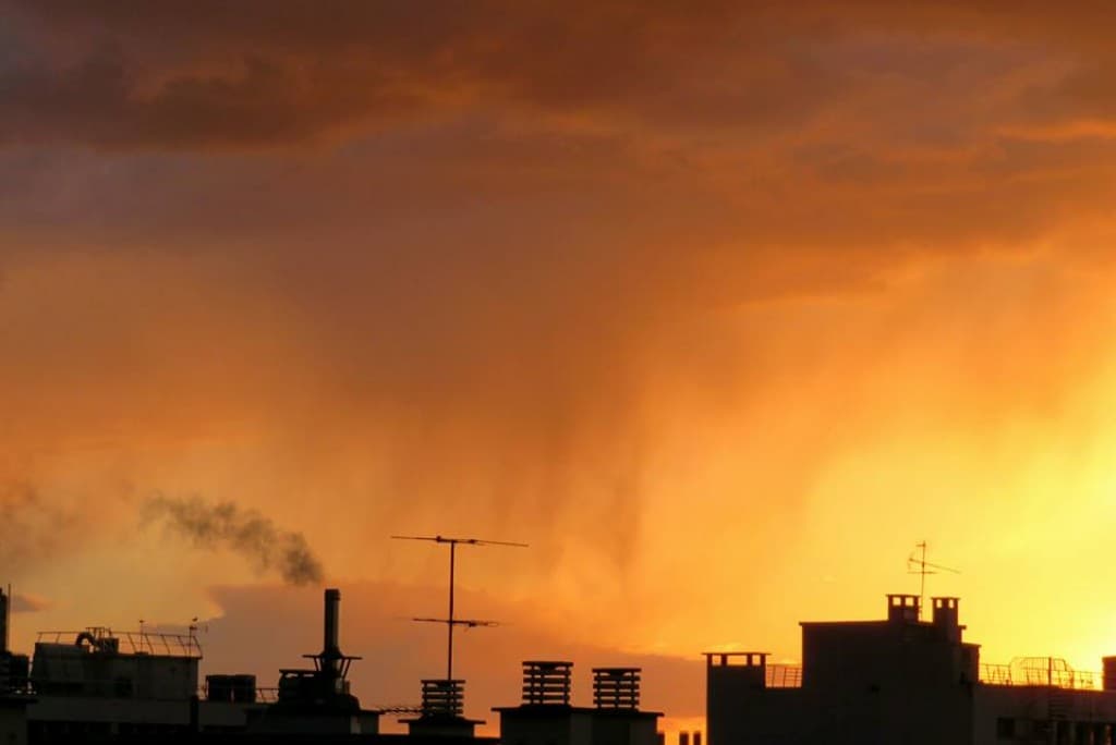 pluie au soleil couchant