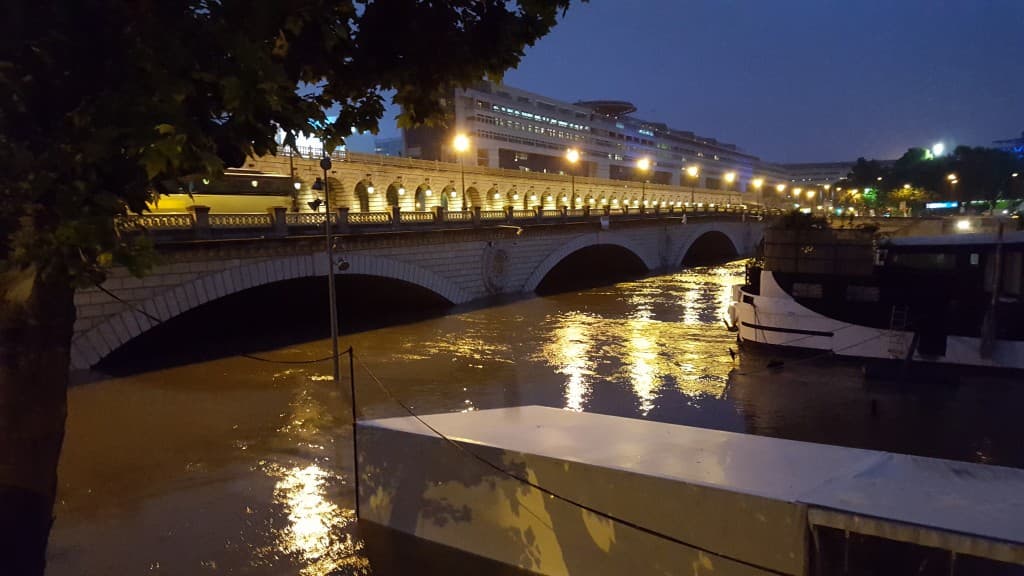 Pont de bercy by night
