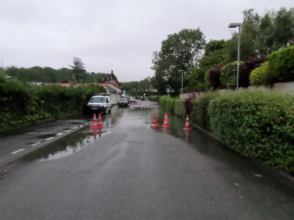 Route inondée à Villiers Sur Orge