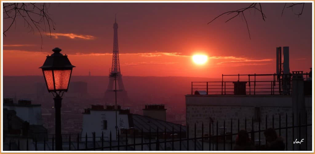 soleil couchant sur la Tour Eiffel