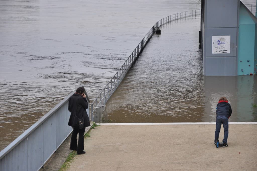 Sous le Pont de Grenelle encore