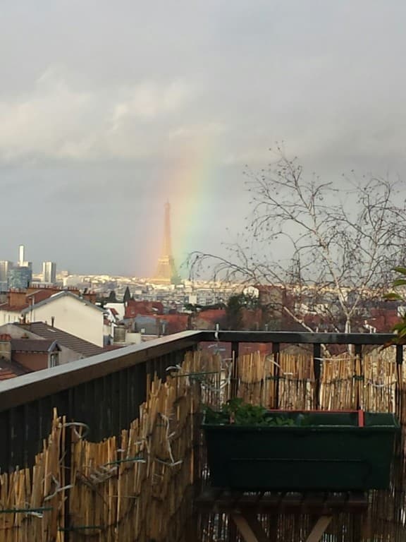 Arc-en-ciel sur la Tour Eiffel