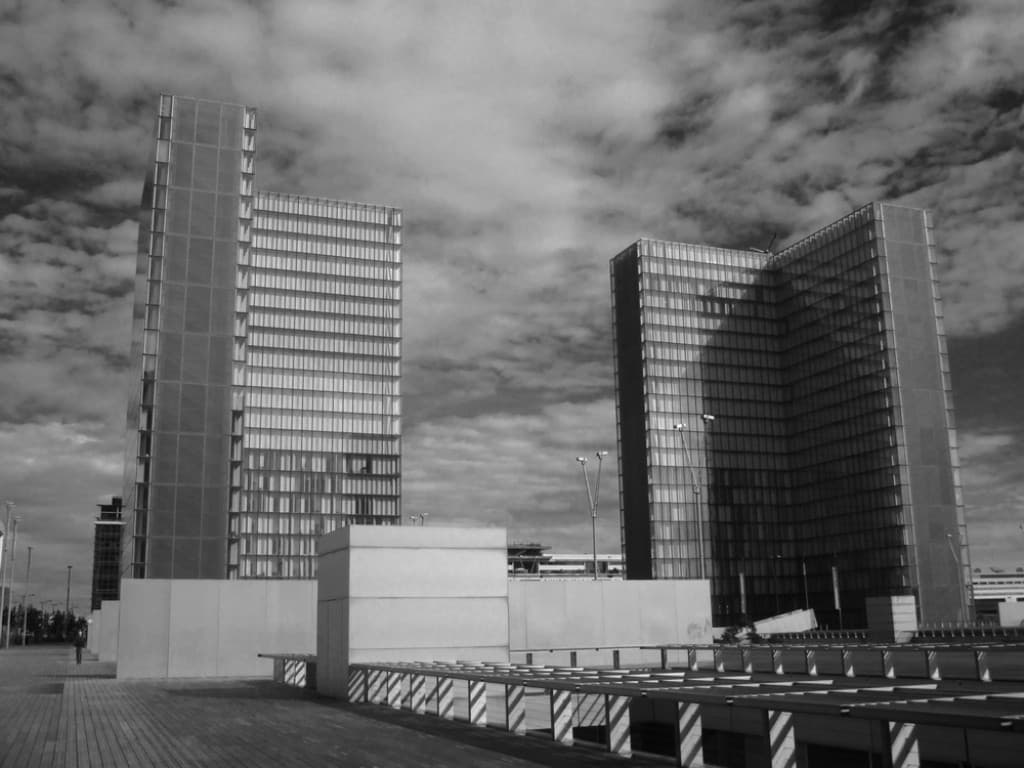 Bibliothèque F. Mitterrand, à 11h00.