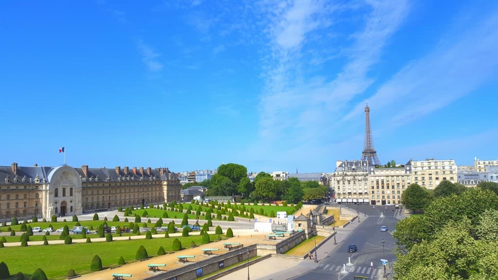 ciel bleu aux Invalides