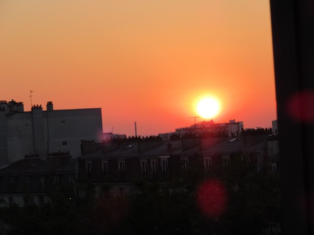 le soleil s'en fuit vers la nuit