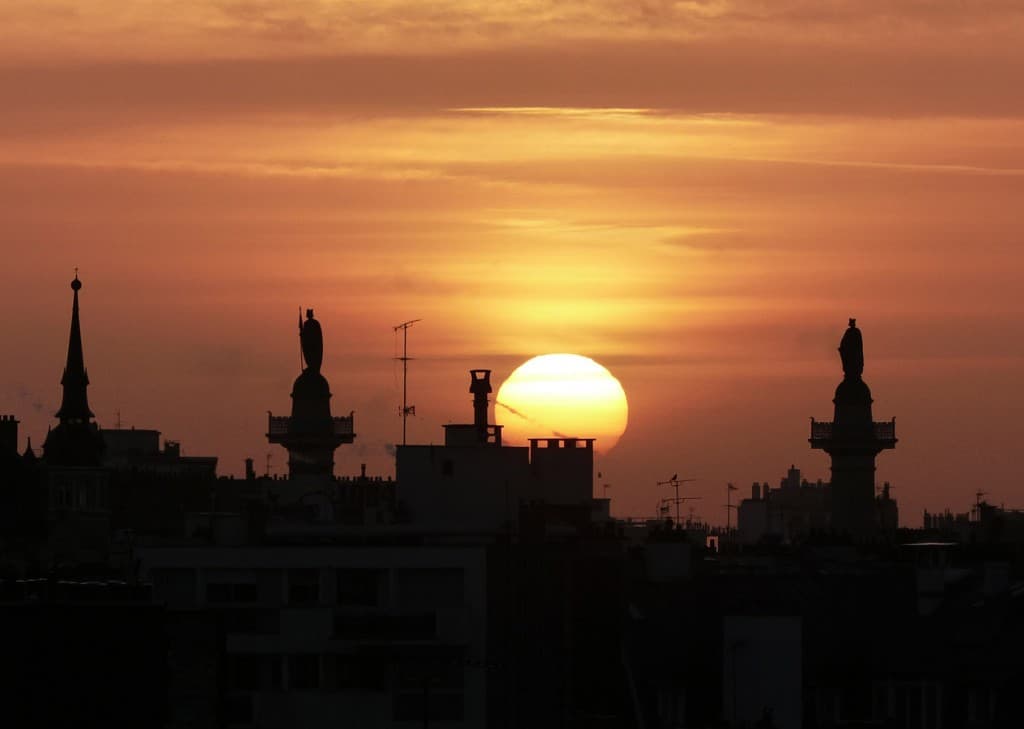 le soleil se lève sur la Nation