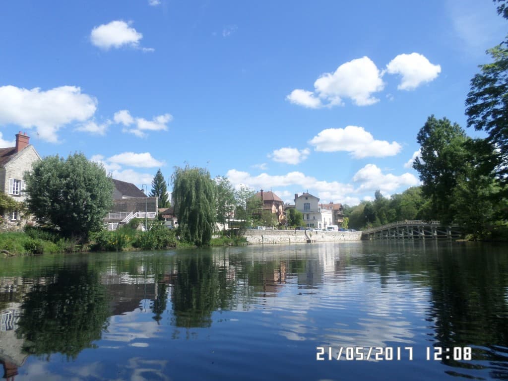 Samoy sur Seine vue du bras d'eau