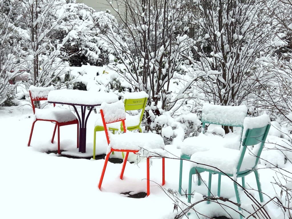 Chaises enneigées....