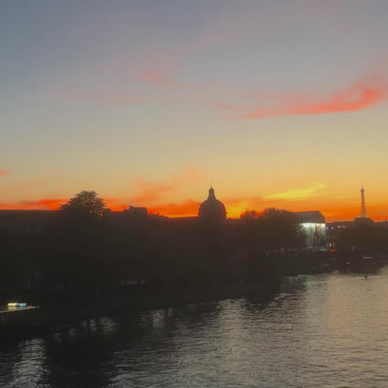 Coucher de soleil derrière l'Institut