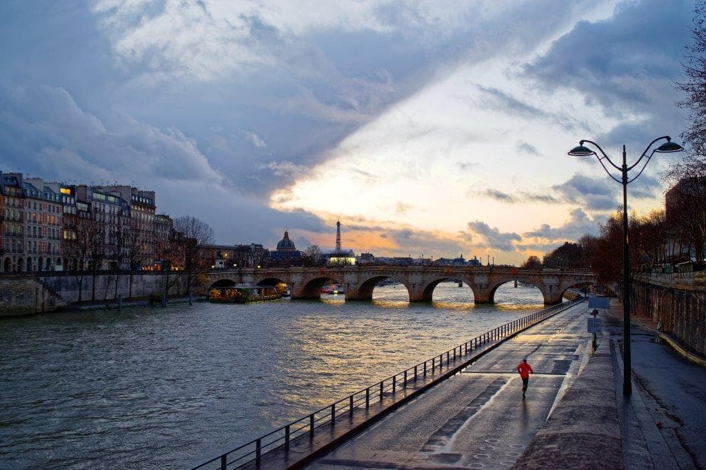 Coucher de soleil sur les quais