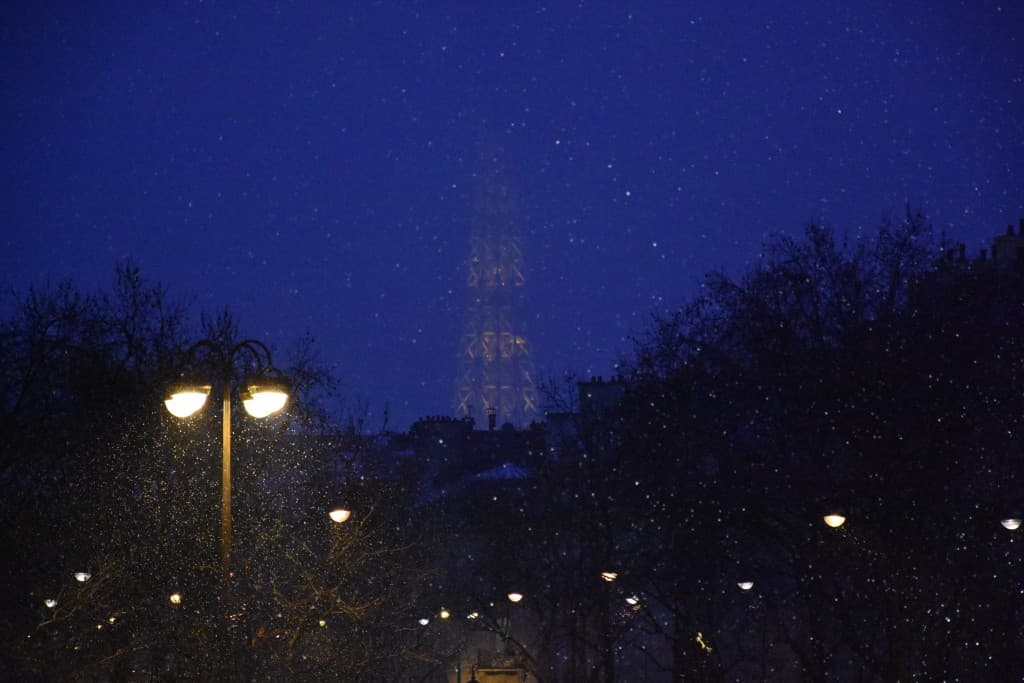 La tour Eiffel enneigé 