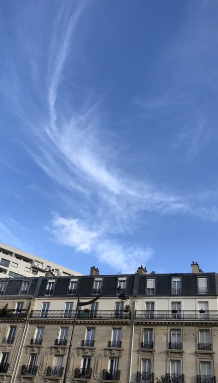 Nuage en  forme d’arc  Soraya Touchene