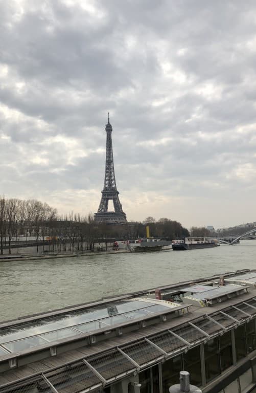 Nuages et Tour Eiffel  Soraya Touchene