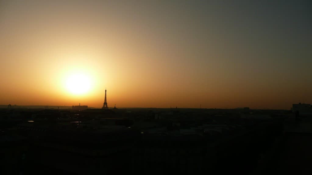 PARIS ET LE SOLEIL