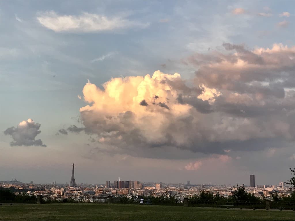 Paris par une chaude soirée