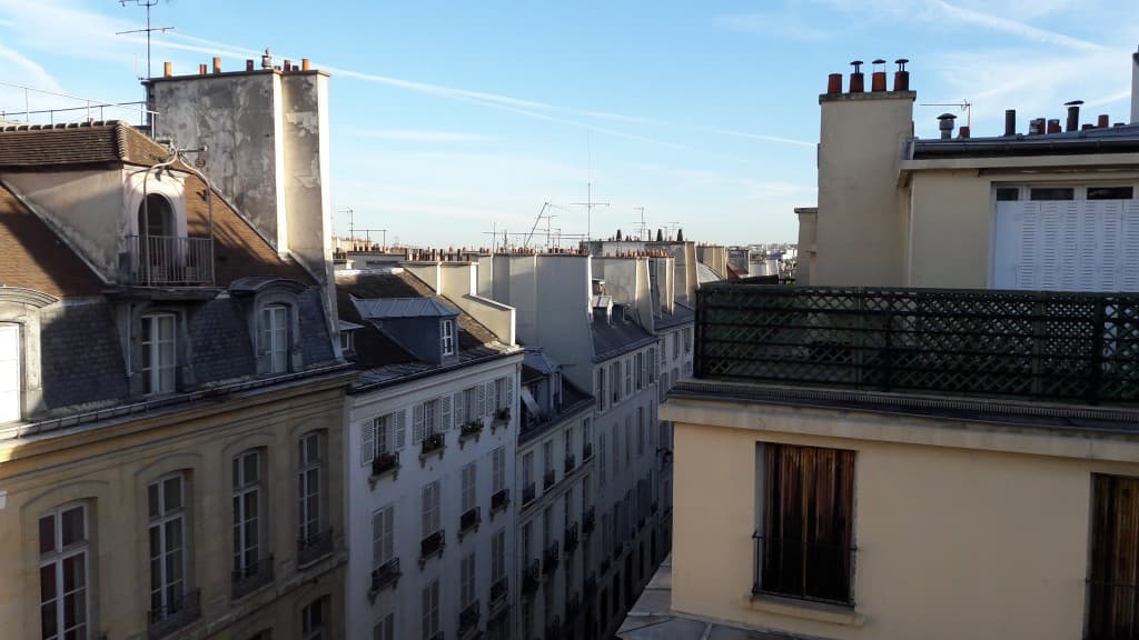 Paris se reveille