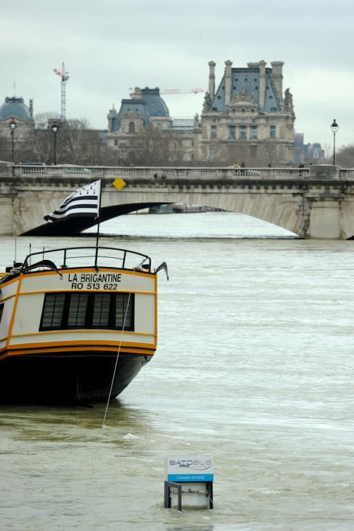 Port des Champs Elysées
