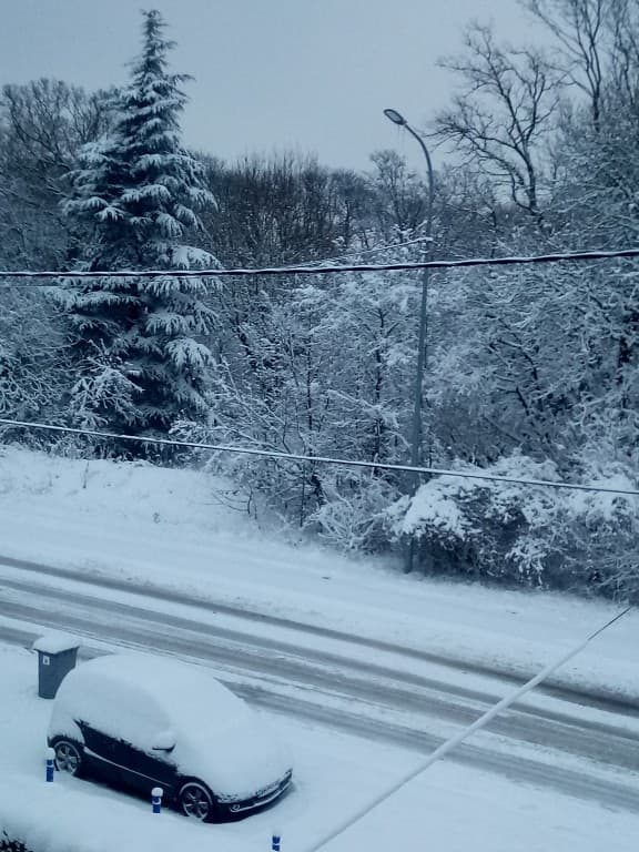 Route stratégique sous la neige