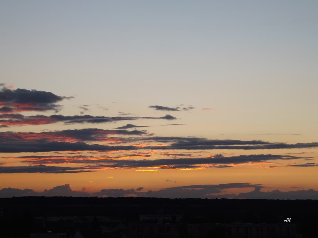 Soir d'Août coloré après orage et pluie