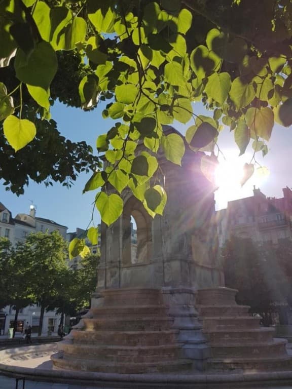 Soleil sur la Fontaine des Innocents
