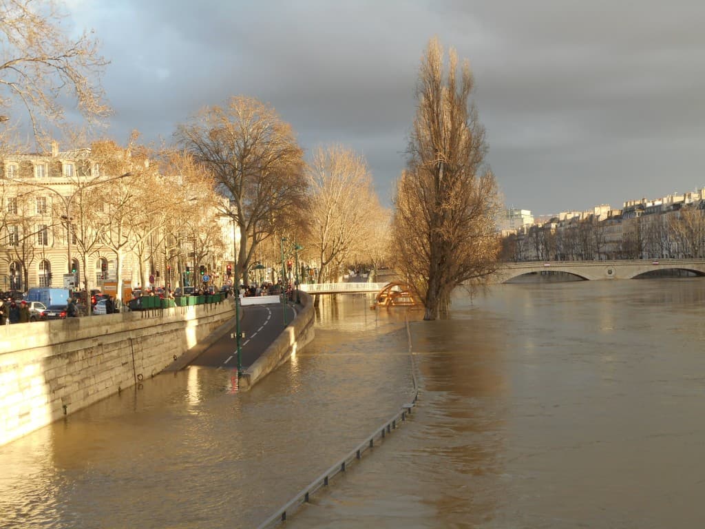 sur le Pont d'Arcole