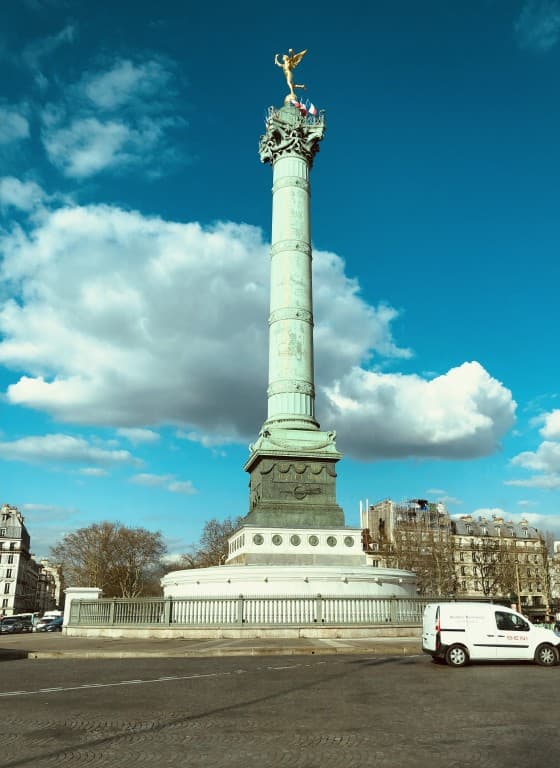 Bastille et nuages .Soraya Touchene