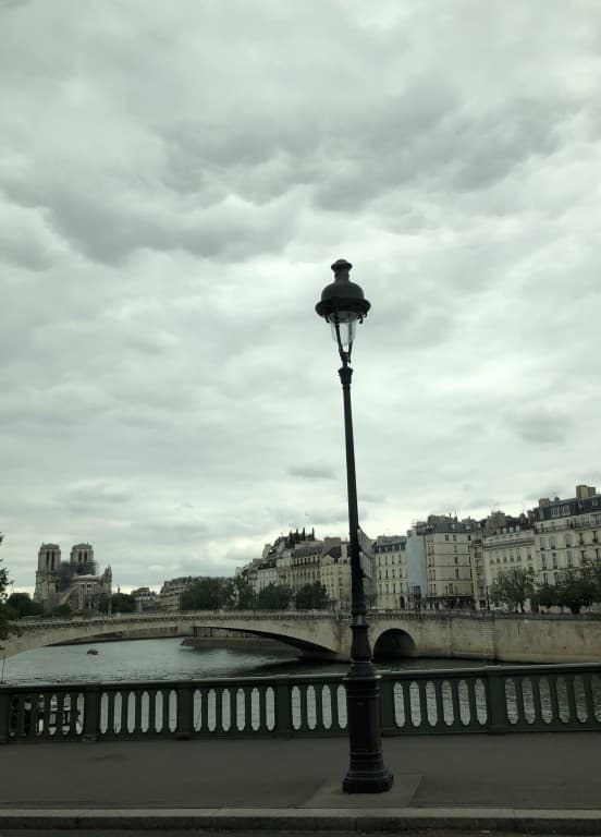 Ciel gris et notre Dame Soraya Touchene 