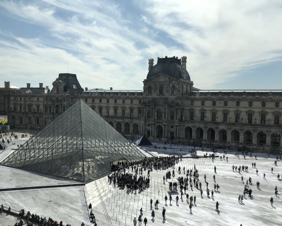 Cratère et Louvre et JR Soraya Touchene 