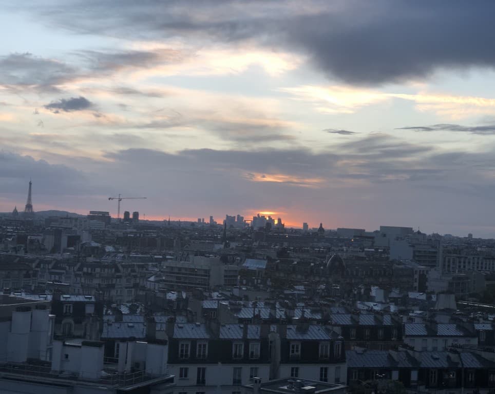 Nuages sur Paris .Soraya Touchene 