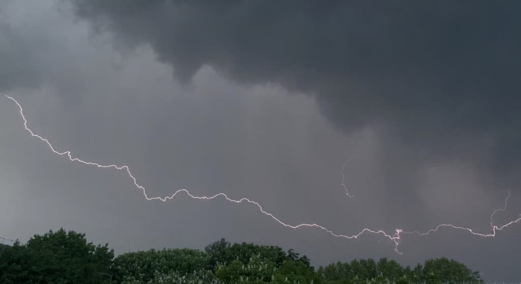 Orage isolé au nord de Paris